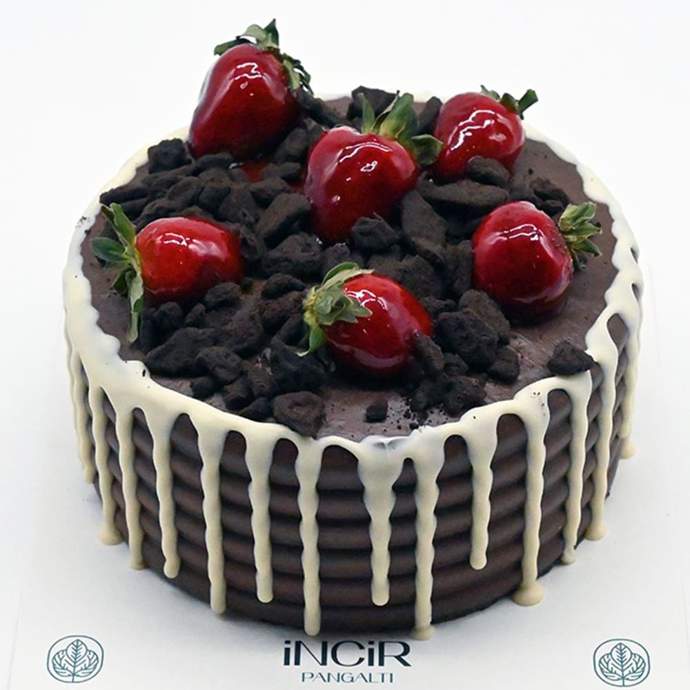 Çilekli Oreolu Pasta