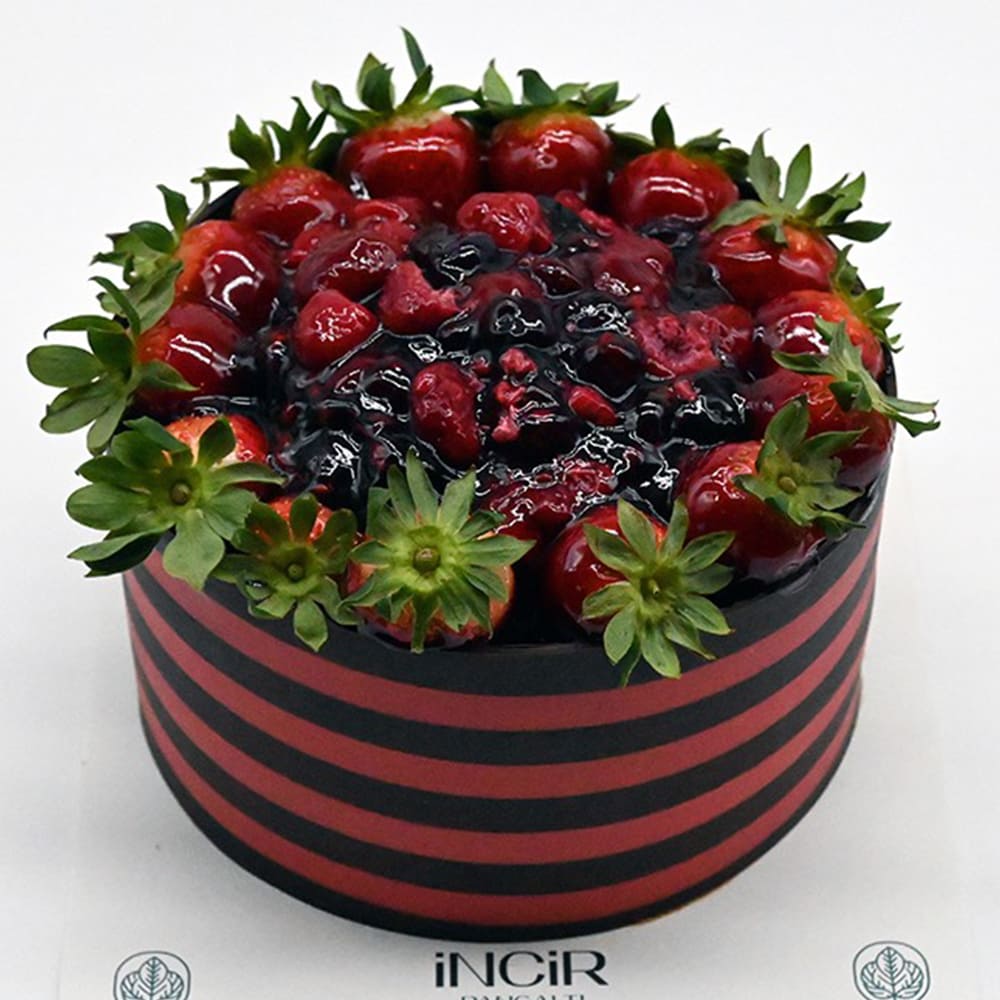 Orman Meyve Çikolatalı Pasta